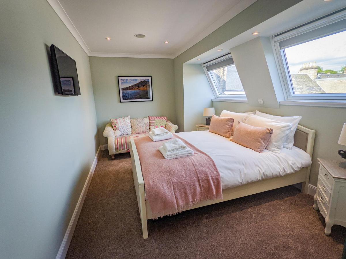 Beautiful Spacious Central Flat, Pitlochry Exterior photo