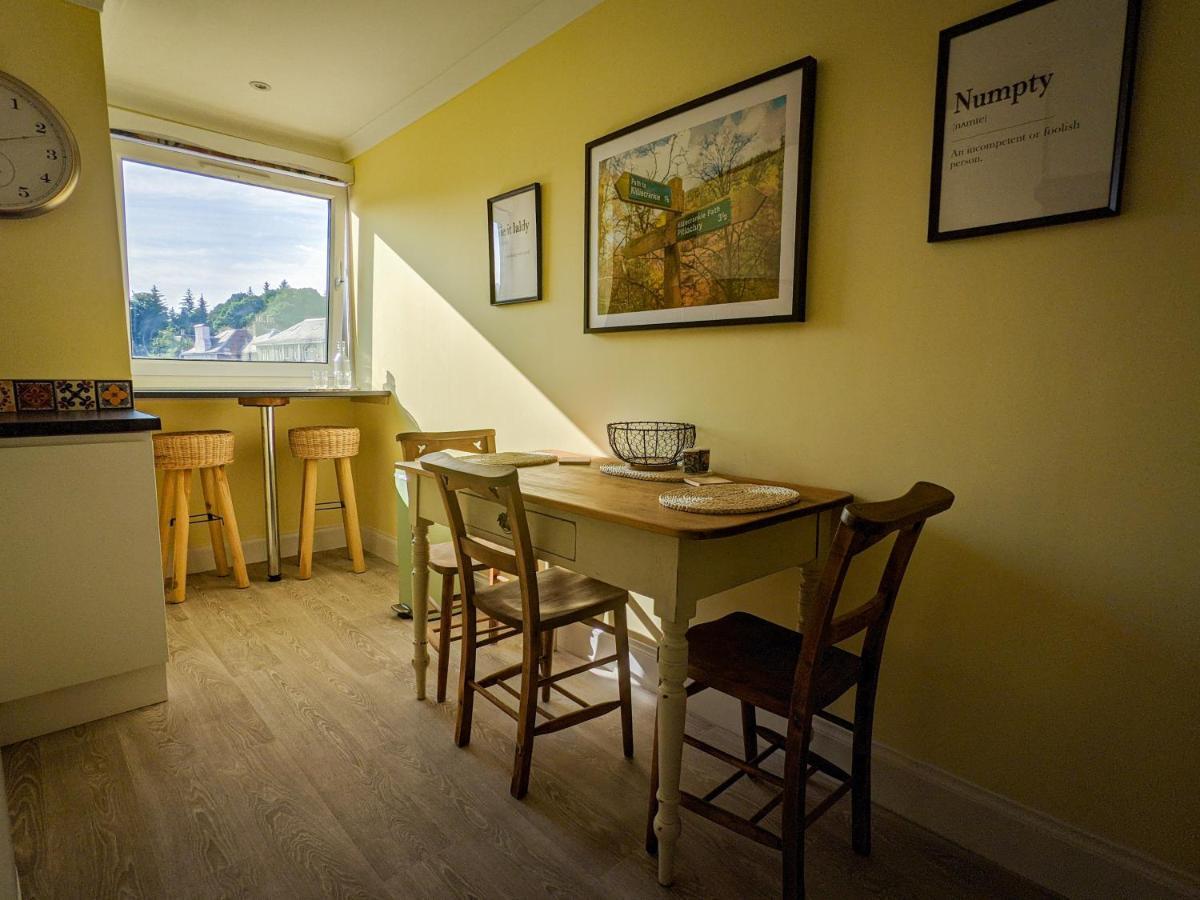 Beautiful Spacious Central Flat, Pitlochry Exterior photo